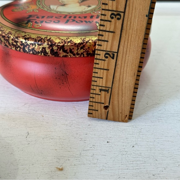 Beautiful Vintage Round Tin Fascination Face Powder Trinket Box Made in England - Picture 16 of 16